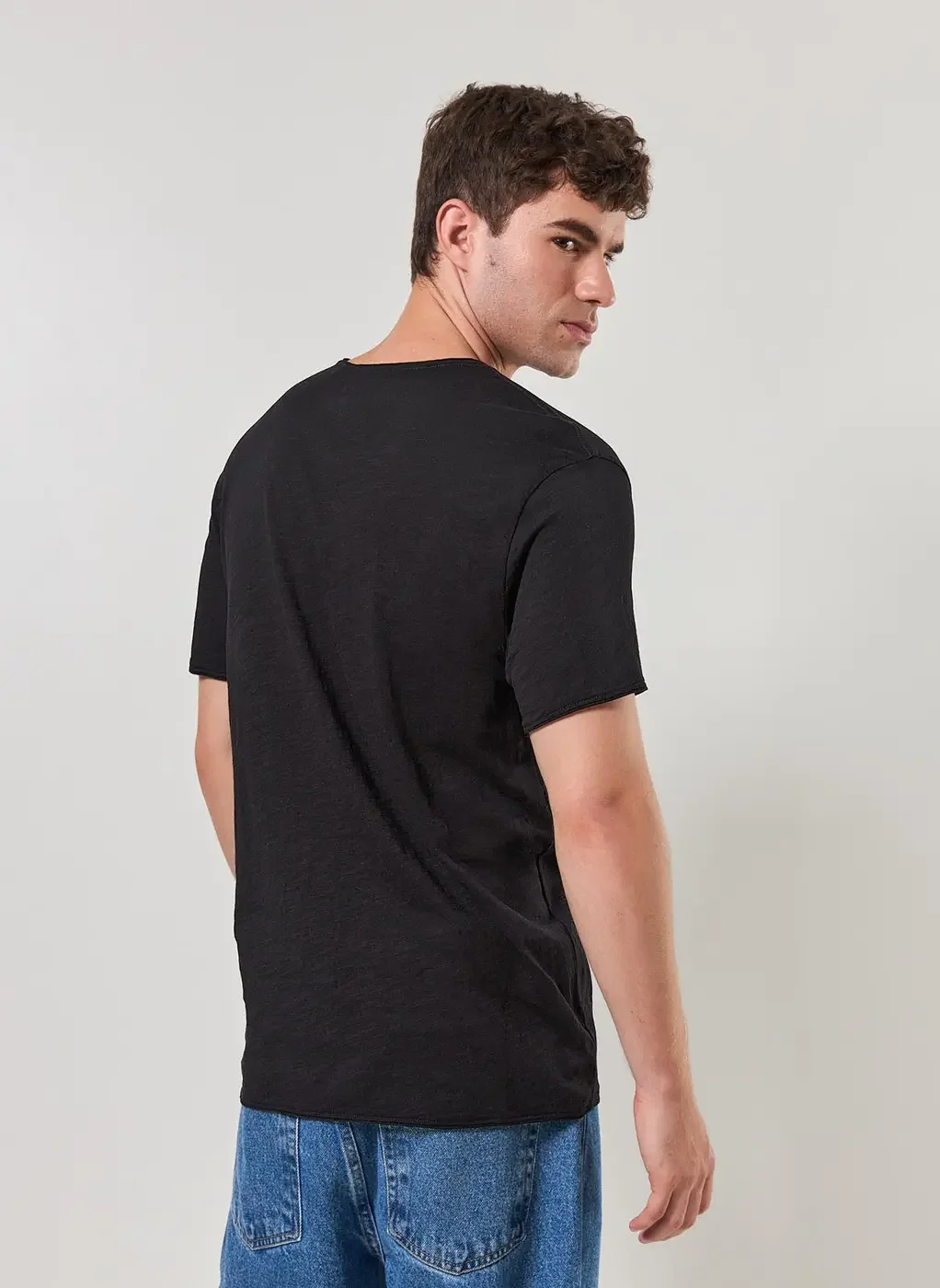 Camiseta Básica Em Malha Leve