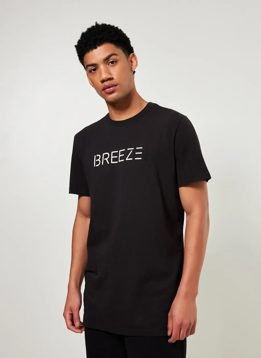 Camiseta Alongada Preta Escrito Breeze