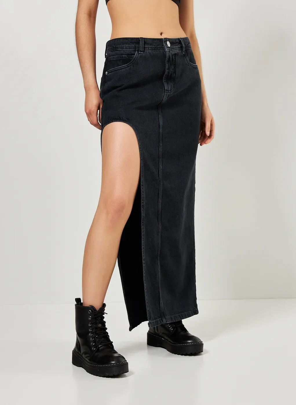 Saia Midi Jeans Preta Com Fenda Aberta