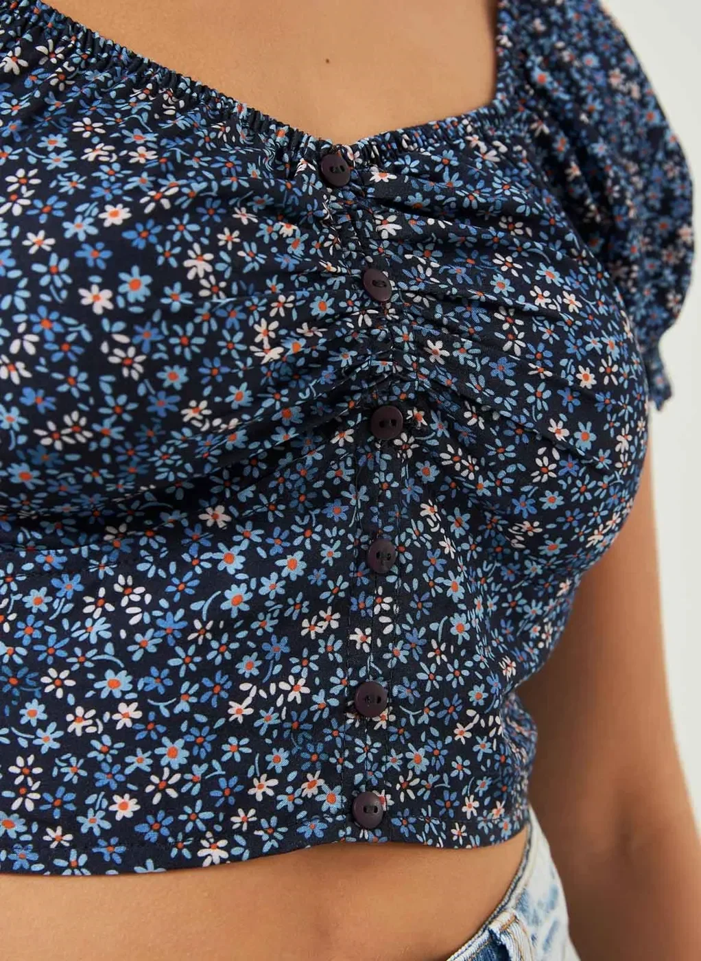 Cropped Romântico Com Florzinhas Azuis