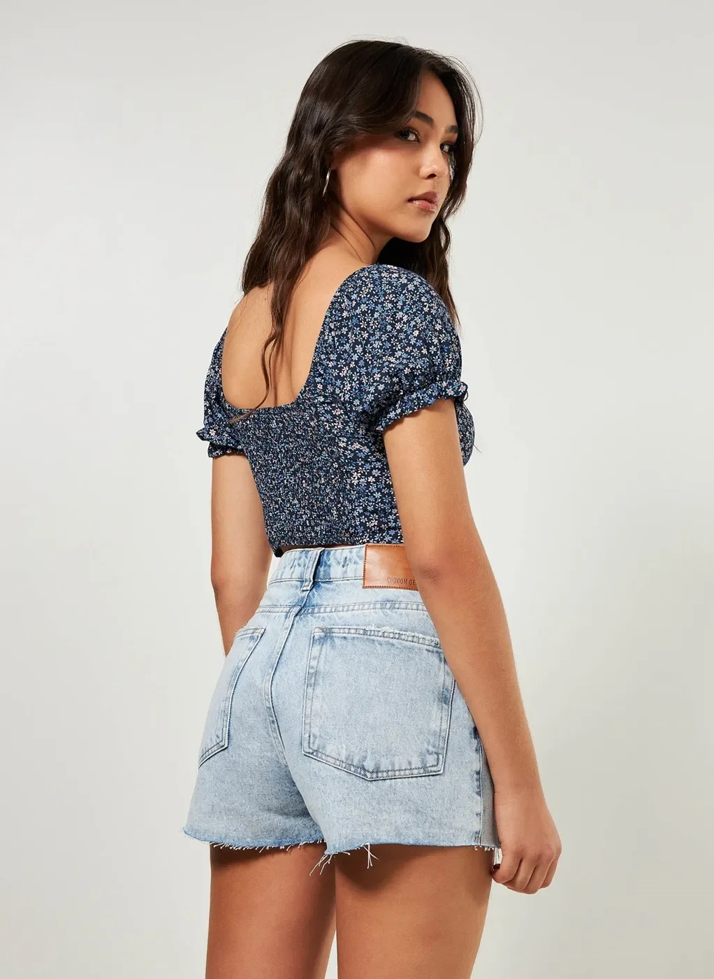 Cropped Romântico Com Florzinhas Azuis