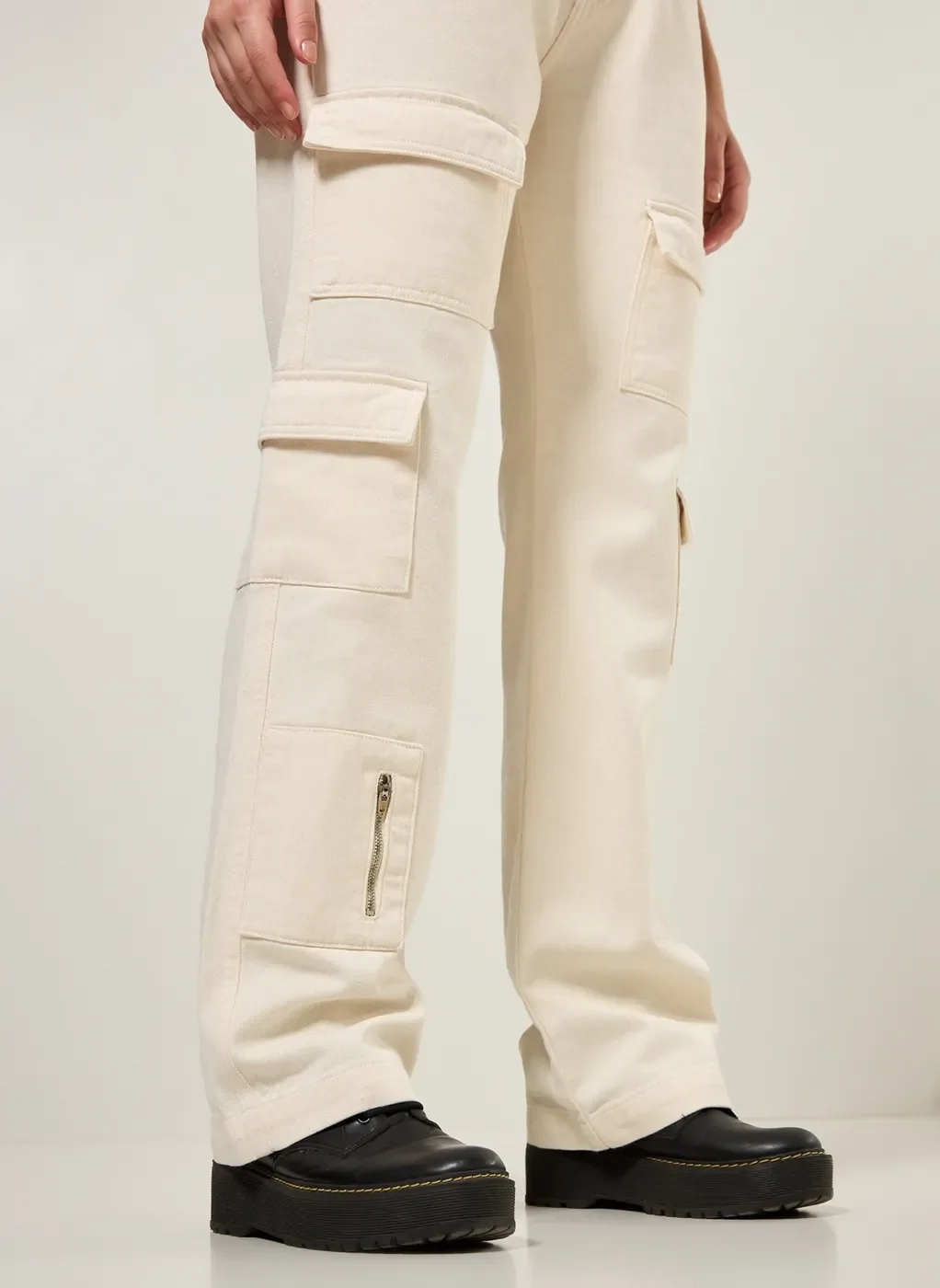 Calça Wide Leg Com Bolsos Cargo