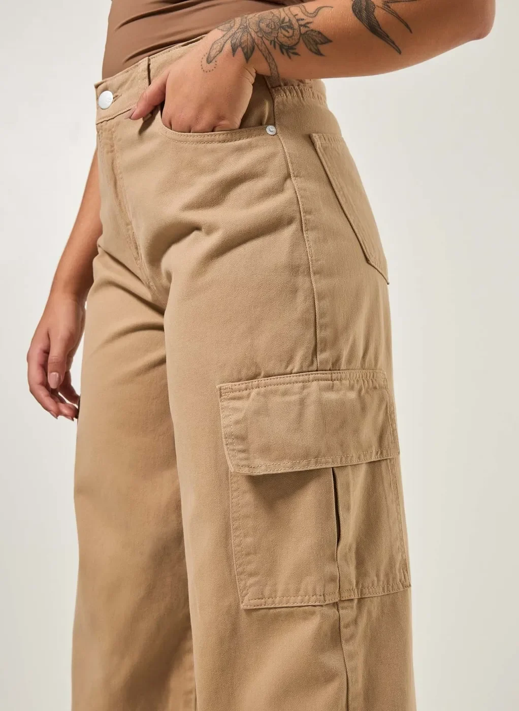 Calça Wide Leg Sarja Cargo