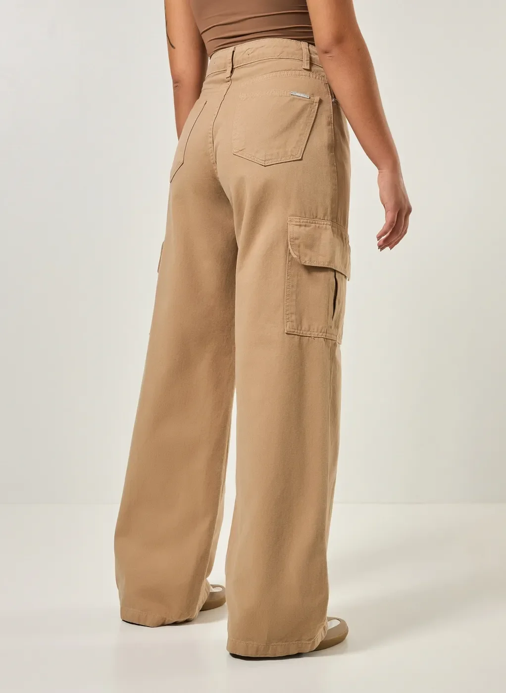 Calça Wide Leg Sarja Cargo