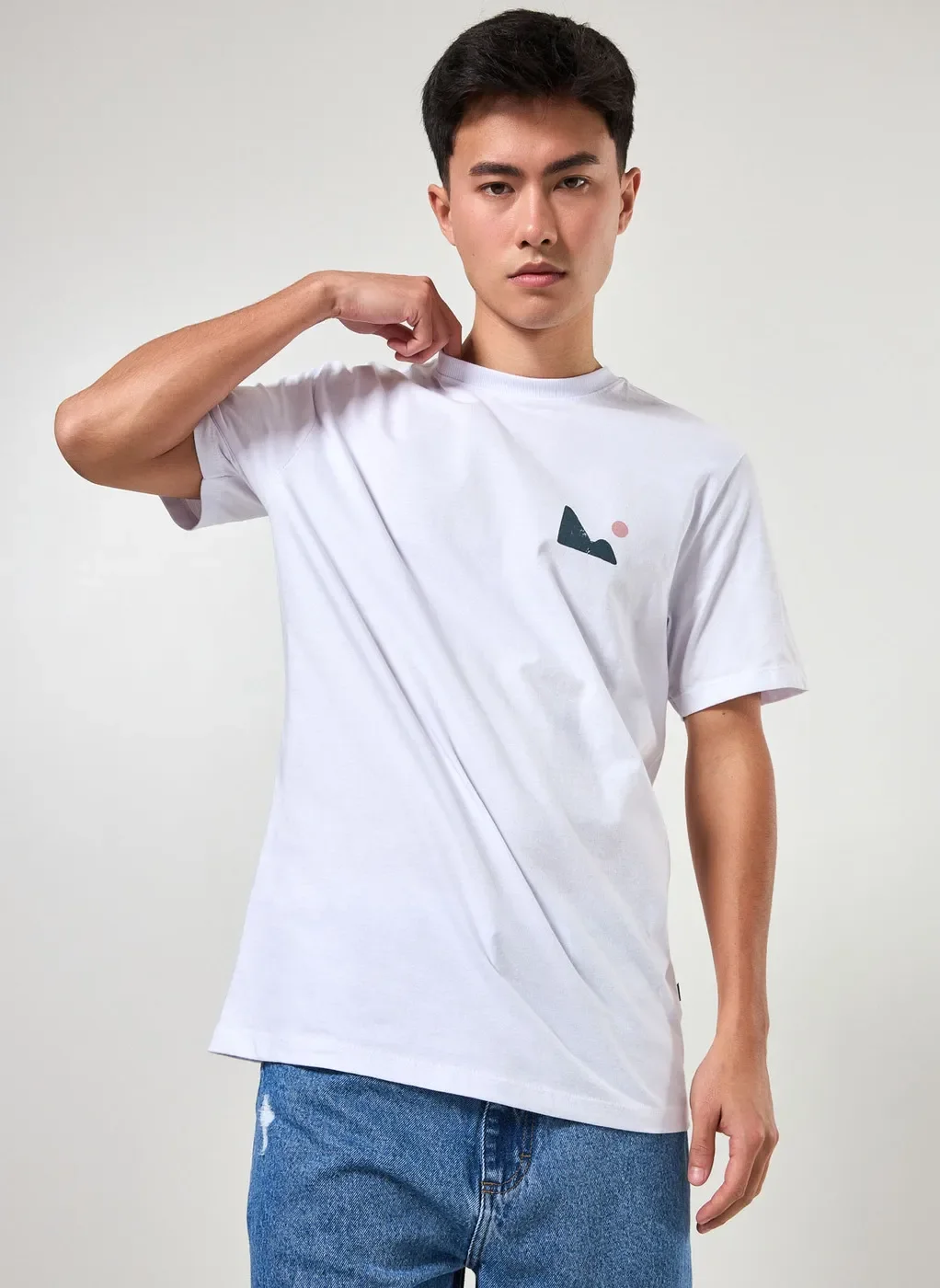 Camiseta Branca Estampa Nas Costas