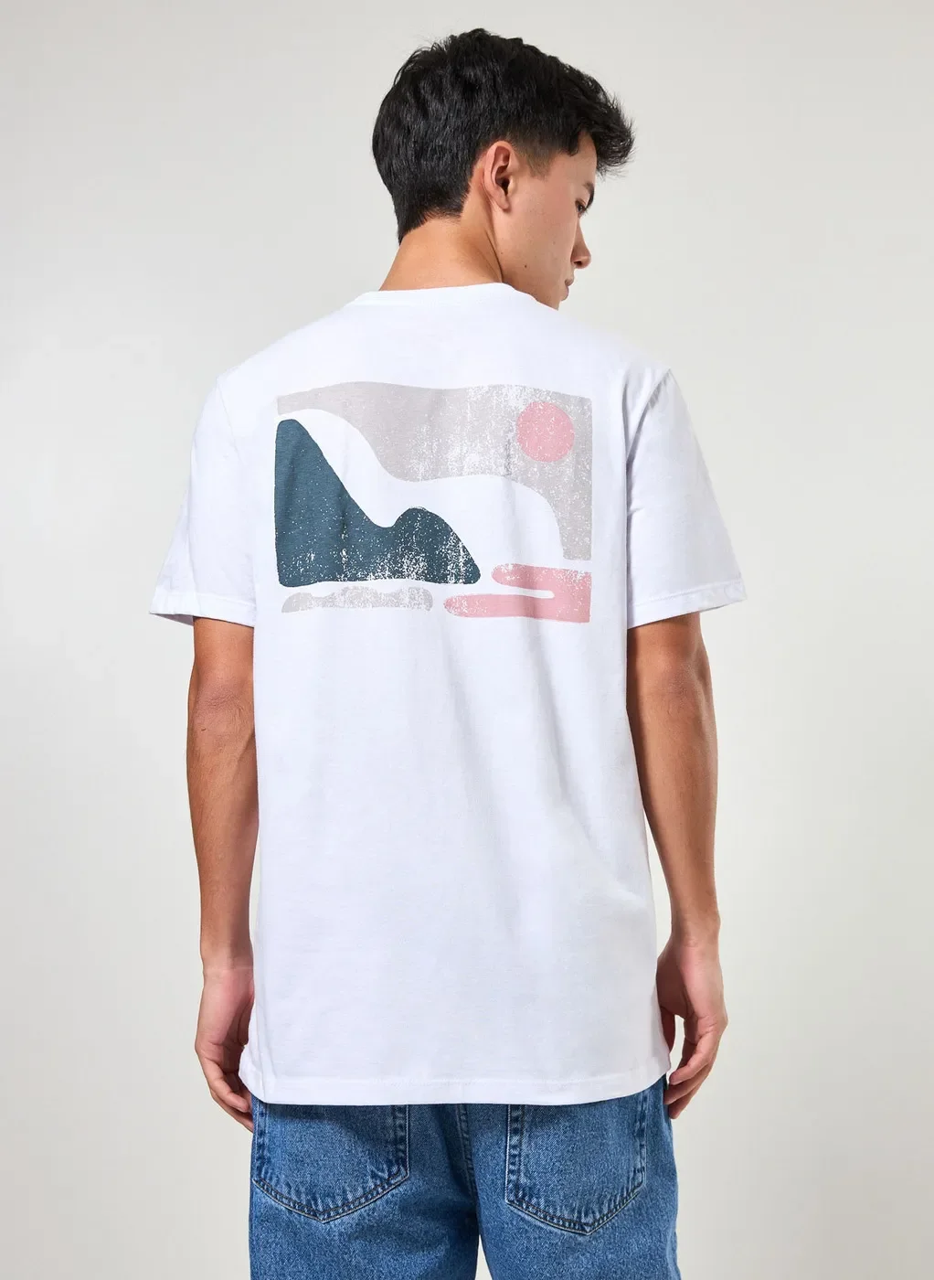 Camiseta Branca Estampa Nas Costas