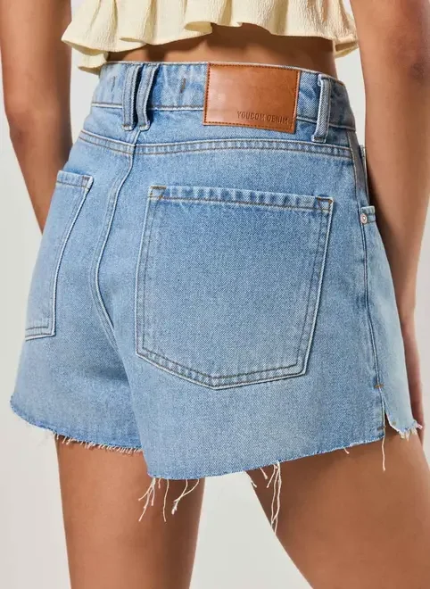 Short Mom Jeans Barra Cortada