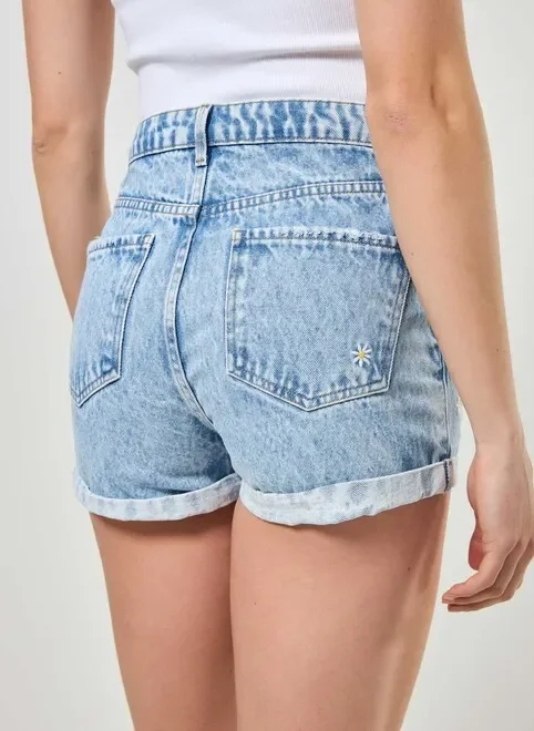 Short Mom Jeans Margaridas Bordadas