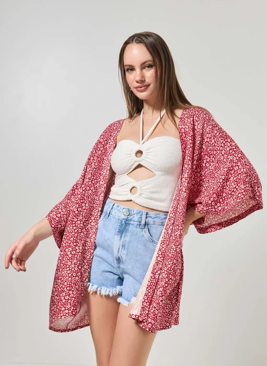 Cropped Off-White Com Aberturas e Amarrações