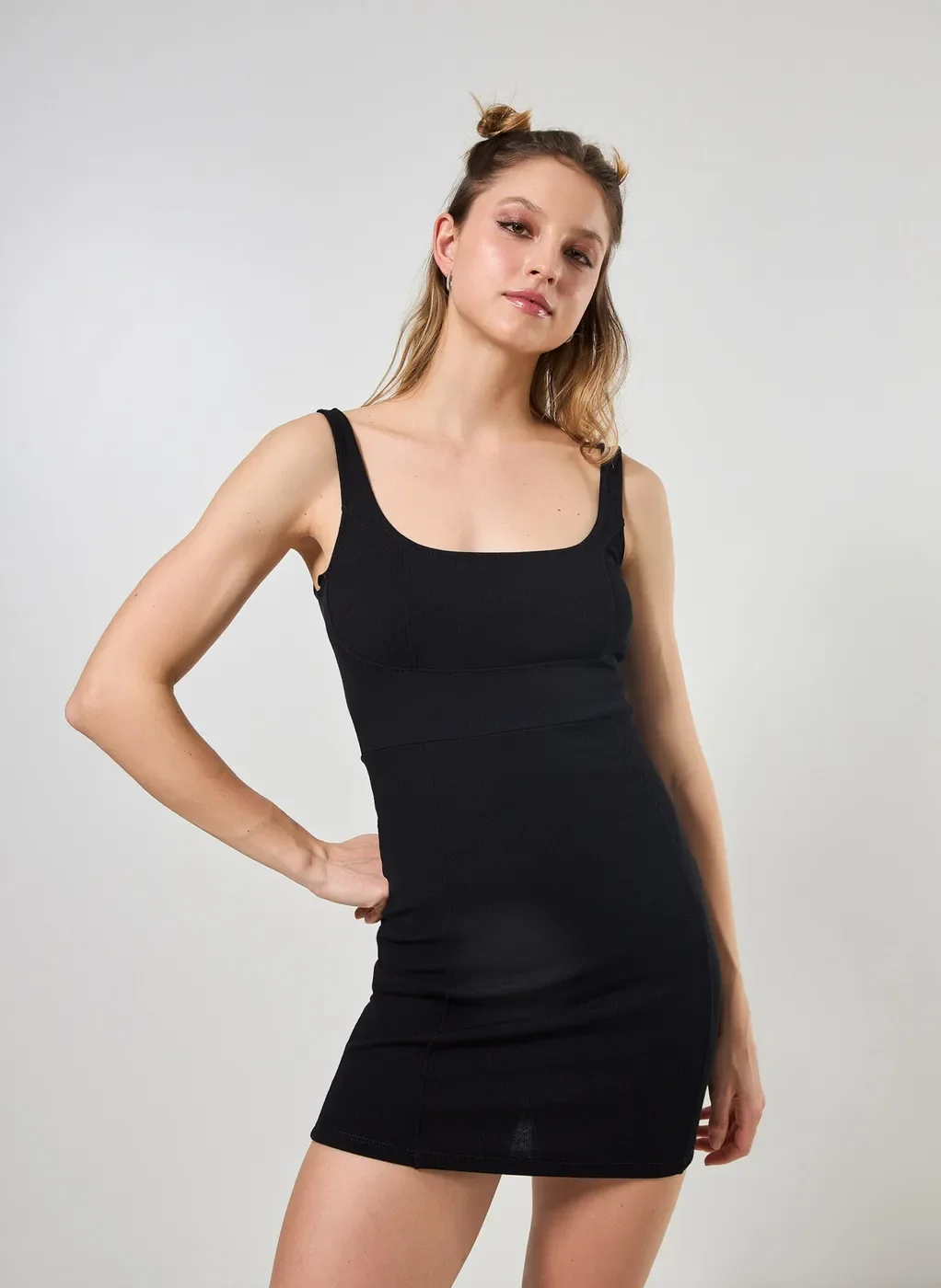 Vestido Tubinho Com Costuras Marcantes