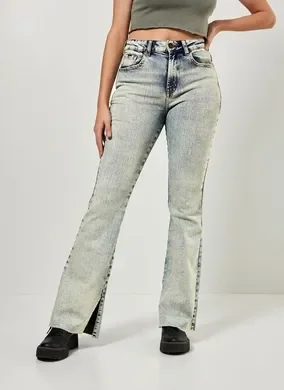 Calça Jeans Flare Com Fendas