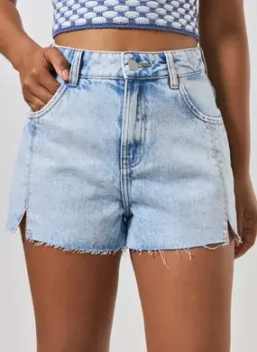 Short Jeans Com Fendinha
