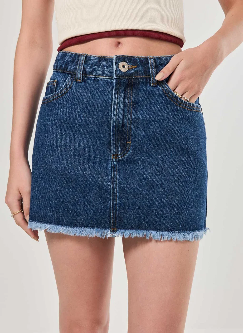 Saia Jeans Barra Desfiada Cintura Média