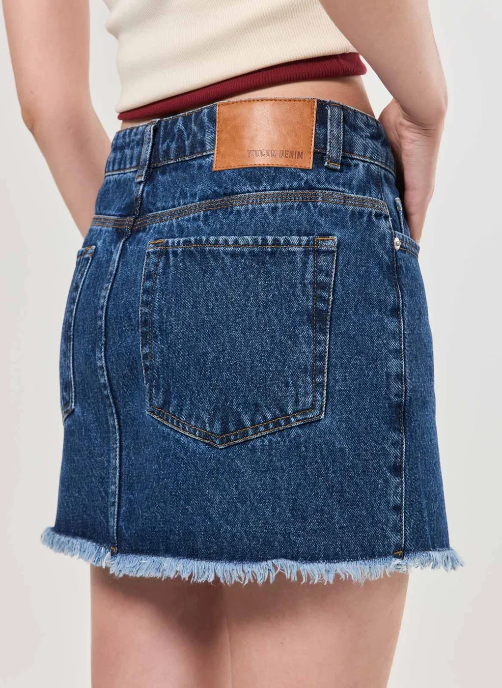 Saia Jeans Barra Desfiada Cintura Média