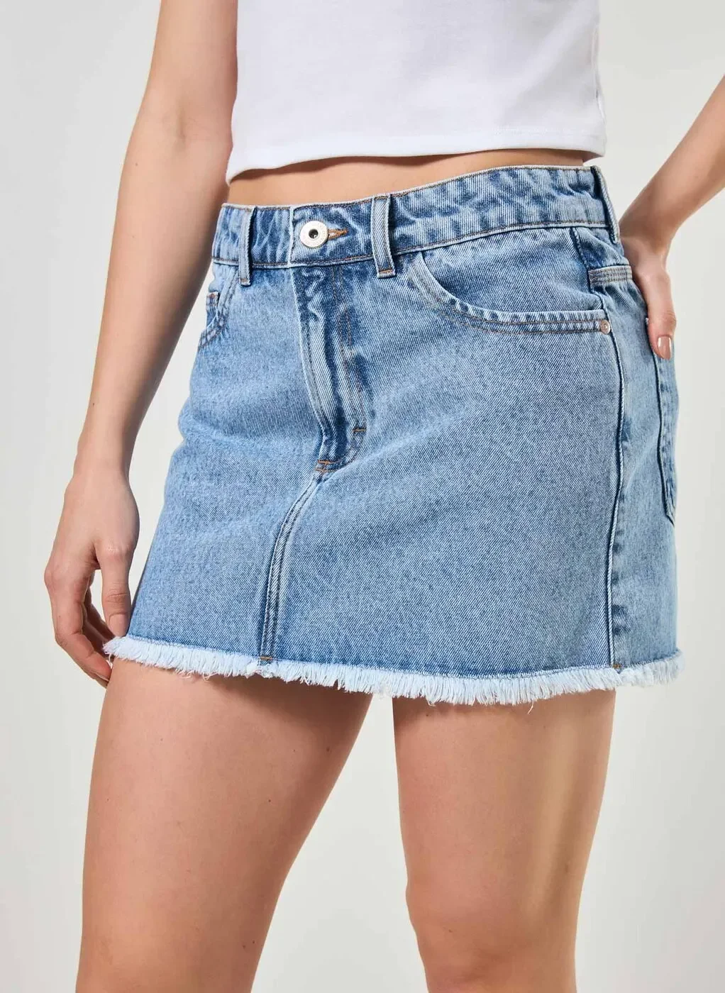 Saia Jeans Barra Desfiada Cintura Média