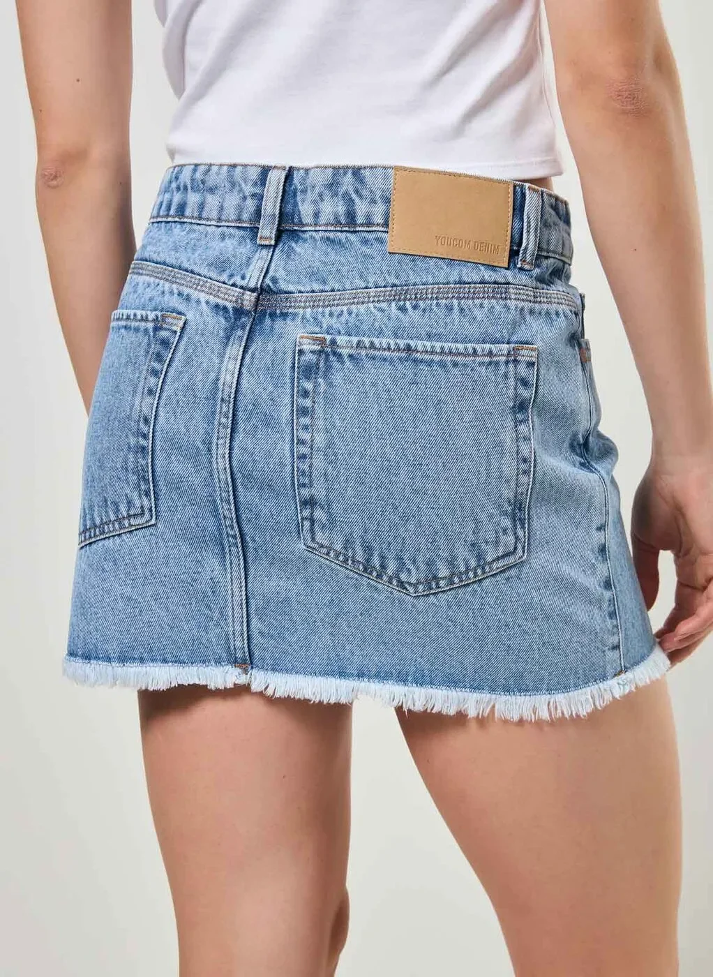 Saia Jeans Barra Desfiada Cintura Média