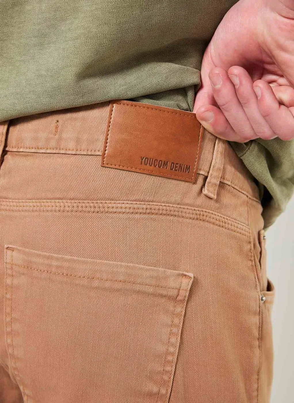 Calça Slim Em Sarja Caqui