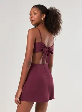 Vestido Macaquinho Curto Com Fenda