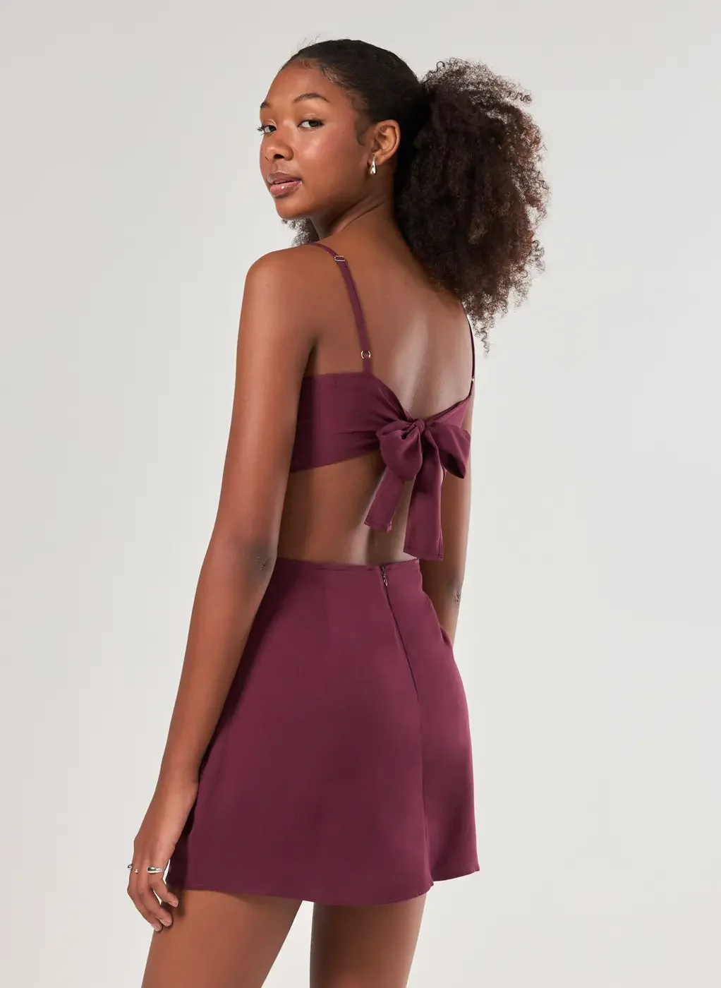 Vestido Macaquinho Curto Com Fenda