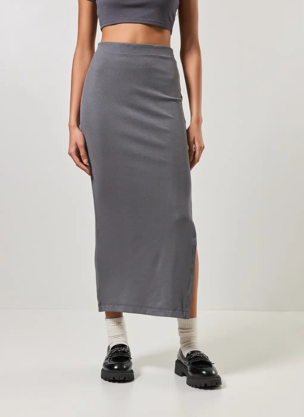 Saia Midi Em Malha Canelada Com Fenda