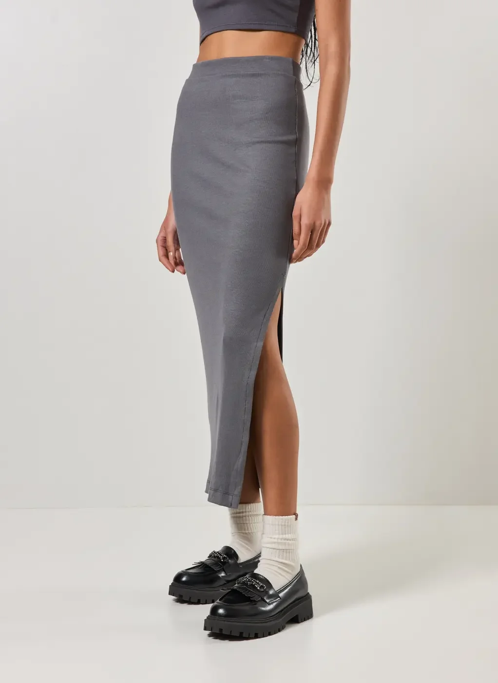 Saia Midi Em Malha Canelada Com Fenda