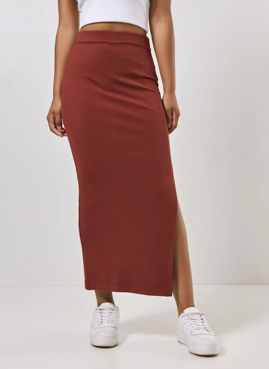 Saia Midi Em Malha Canelada Com Fenda