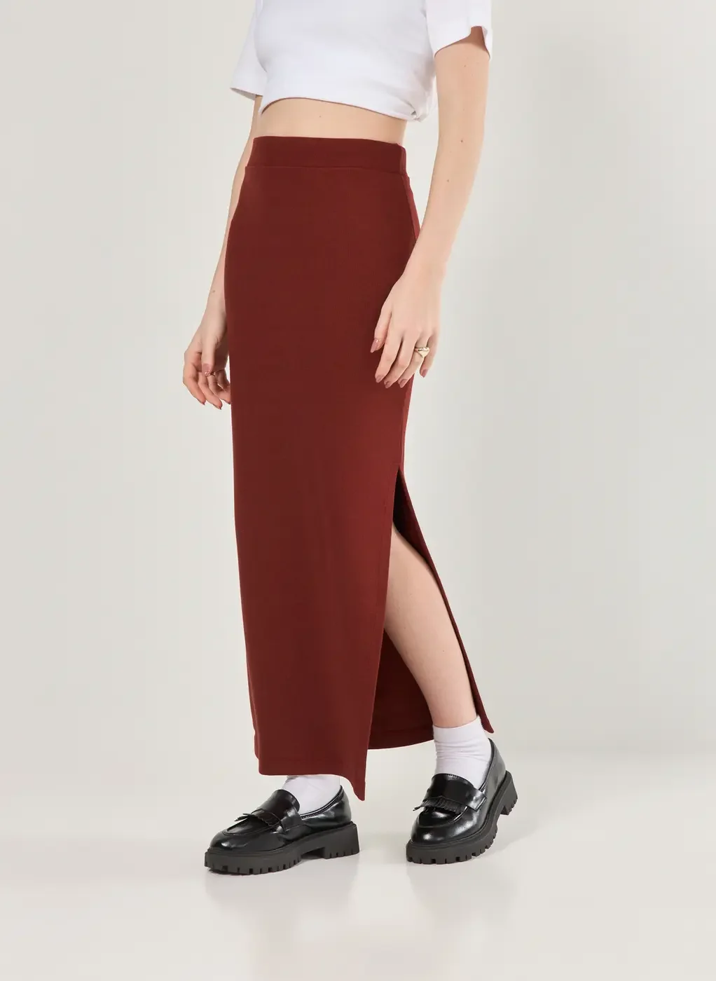 Saia Midi Em Malha Canelada Com Fenda