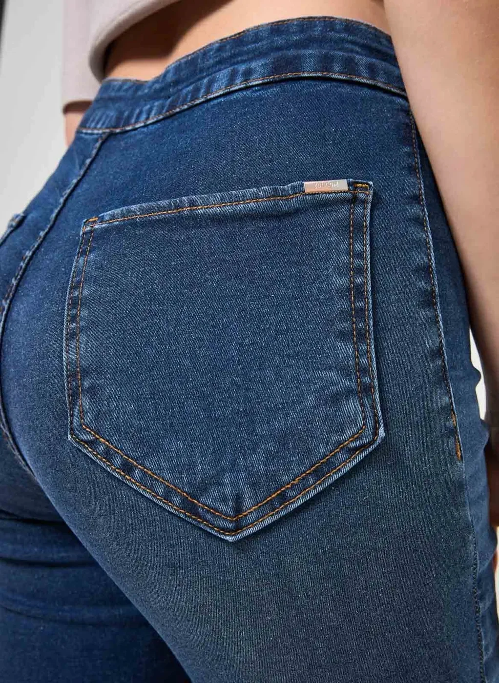 Calça Jeans Skinny Básica Com Elastano