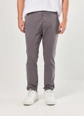 Calça Chino Slim Em Sarja Cinza Escuro