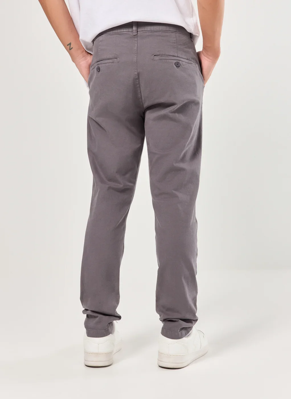 Calça Chino Slim Em Sarja Cinza Escuro
