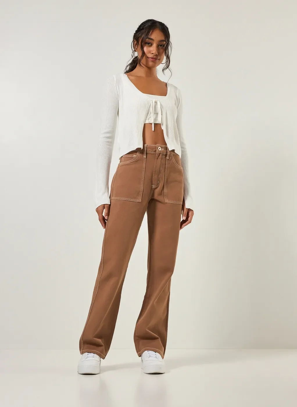 Calça Wide Leg Sarja Com Costuras Contrastantes