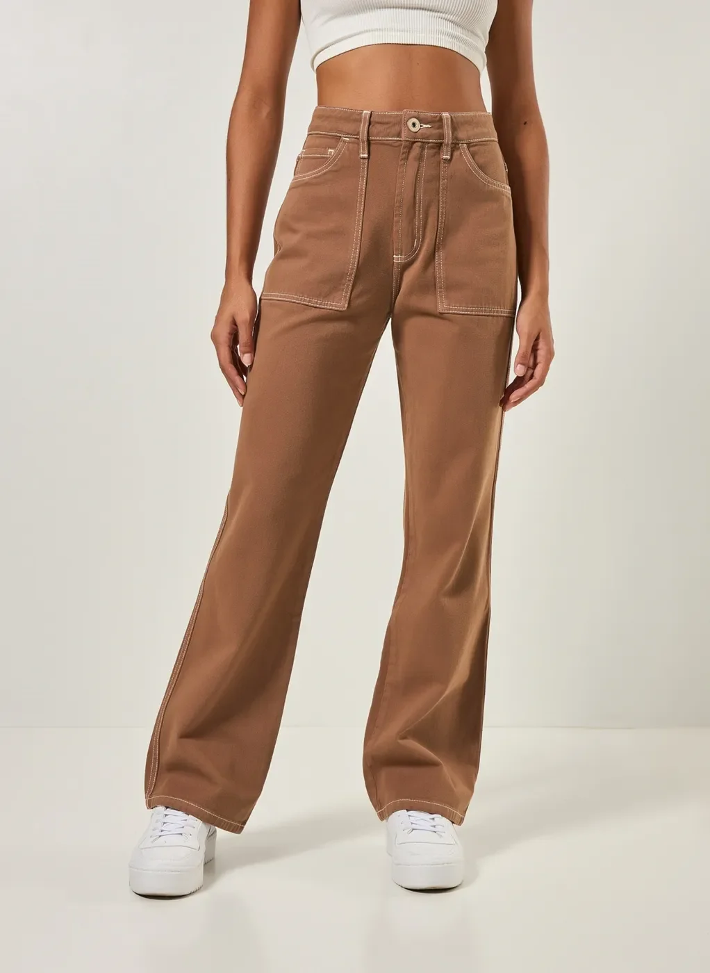 Calça Wide Leg Sarja Com Costuras Contrastantes