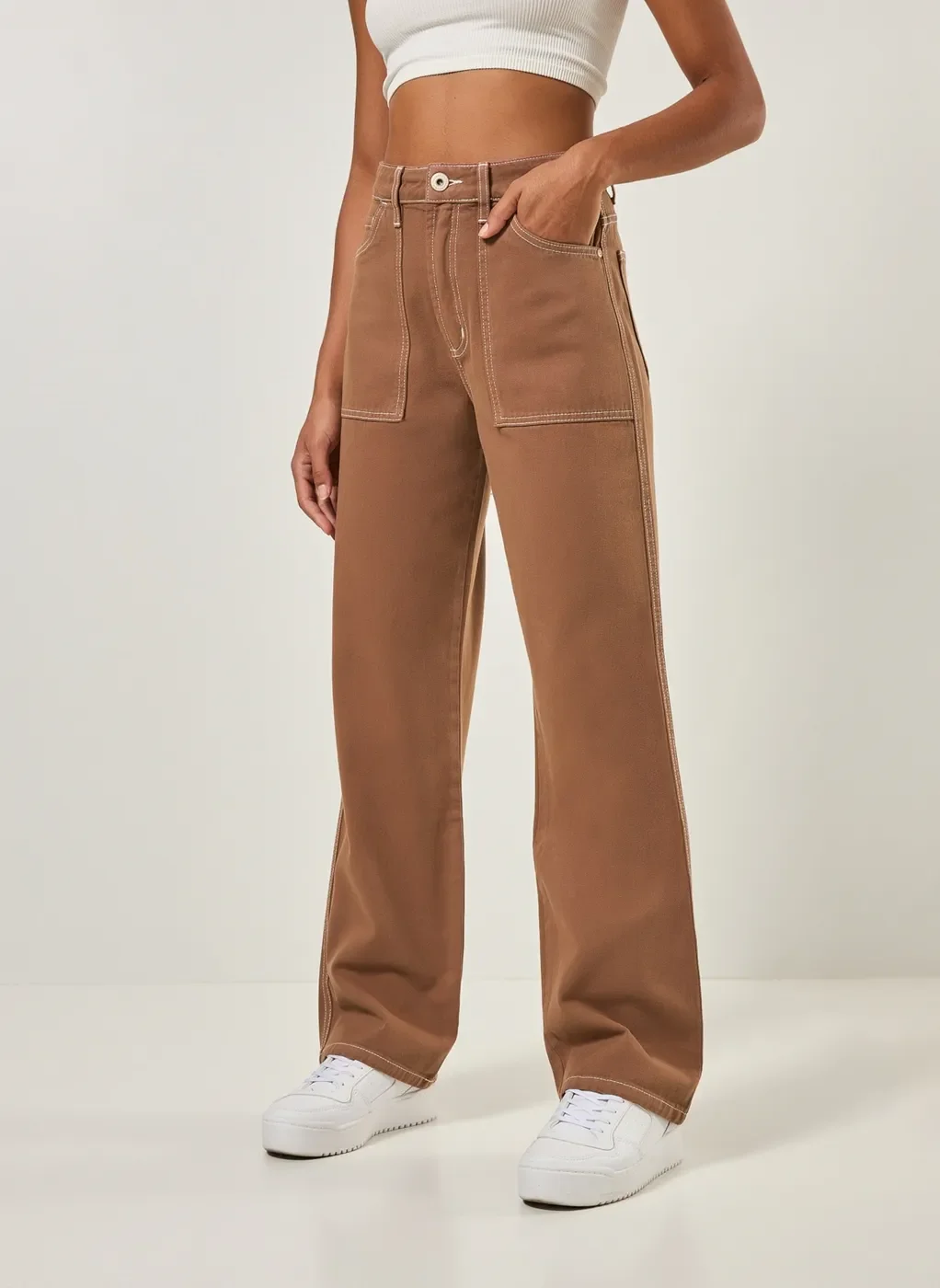 Calça Wide Leg Sarja Com Costuras Contrastantes