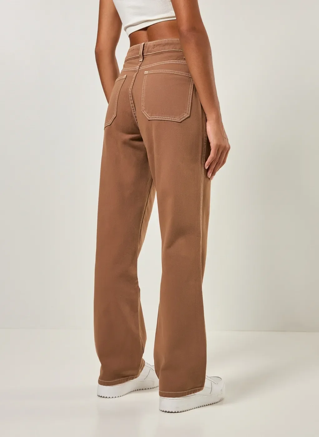 Calça Wide Leg Sarja Com Costuras Contrastantes