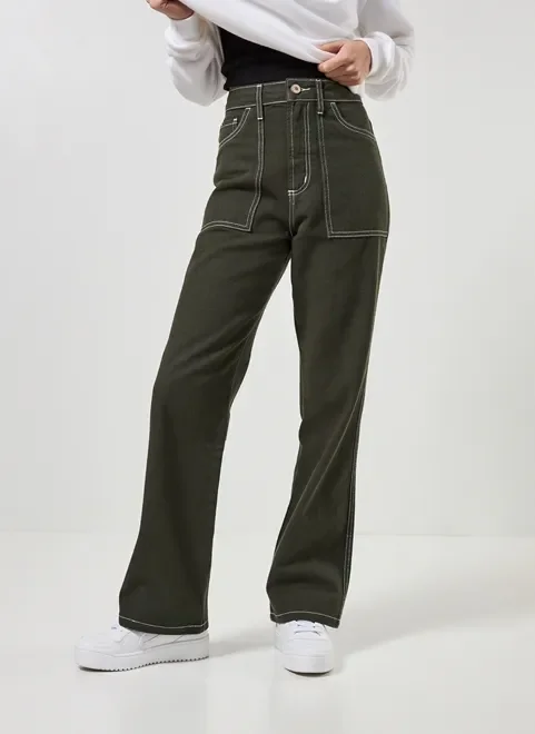 Calça Wide Leg Sarja Com Costuras Contrastantes