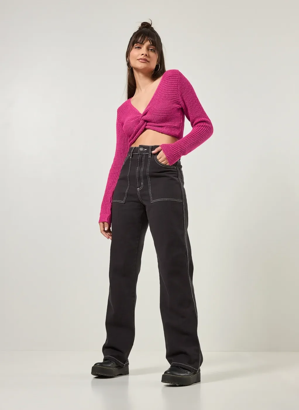 Calça Wide Leg Sarja Com Costuras Contrastantes