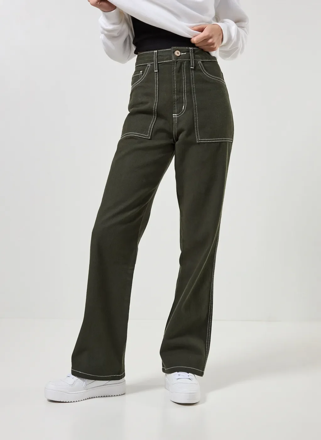 Calça Wide Leg Sarja Com Costuras Contrastantes