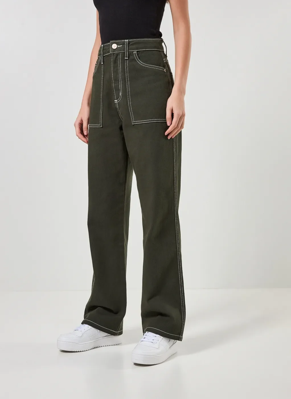 Calça Wide Leg Sarja Com Costuras Contrastantes