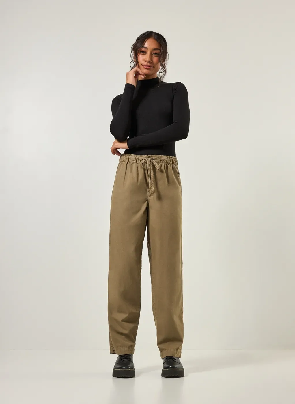 Calça Wide Leg Em Sarja Verde Militar