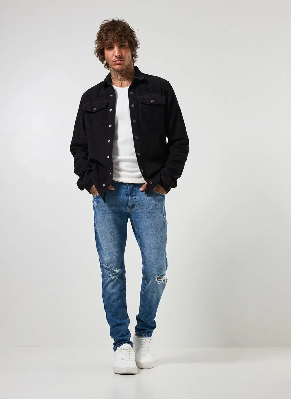 Calça Jeans Skinny Com Elastano E Rasgos