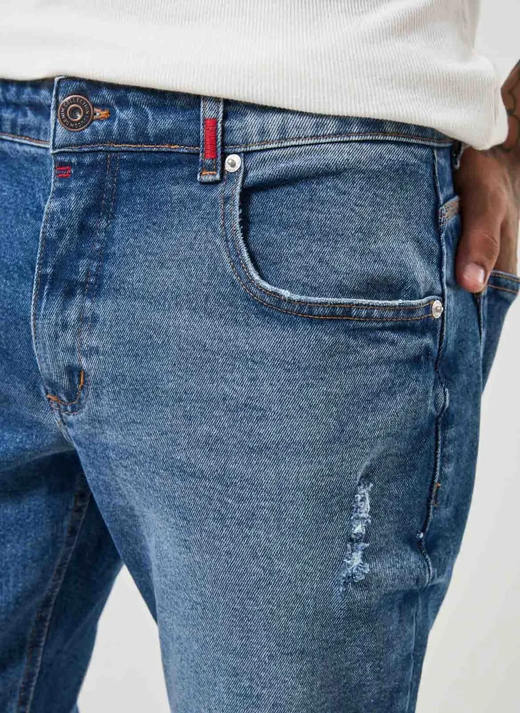 Calça Jeans Skinny Com Elastano E Rasgos