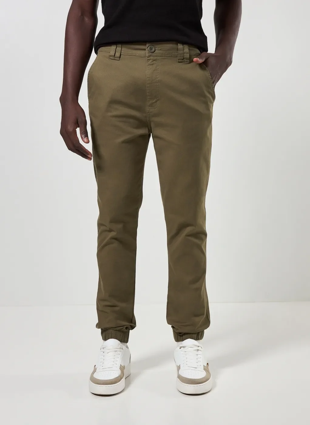 Calça Chino Jogger Verde Militar