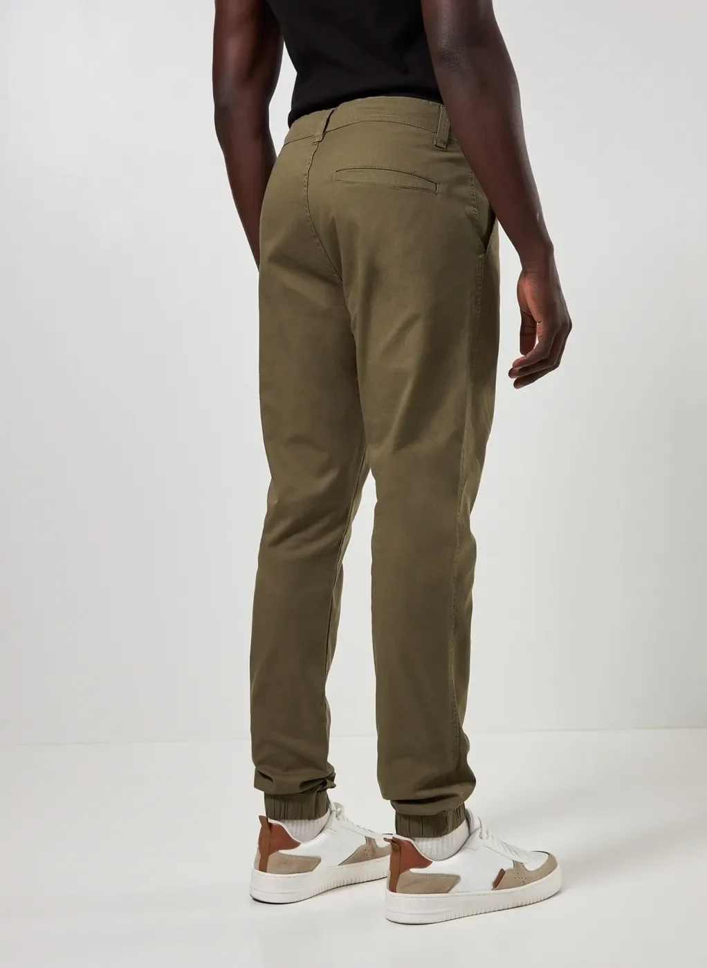 Calça Chino Jogger Verde Militar