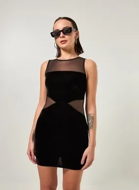 Vestido Preto Em Veludo Com Tule