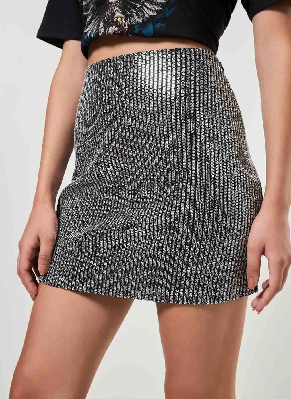 Saia Preta Com Paetê Prateado