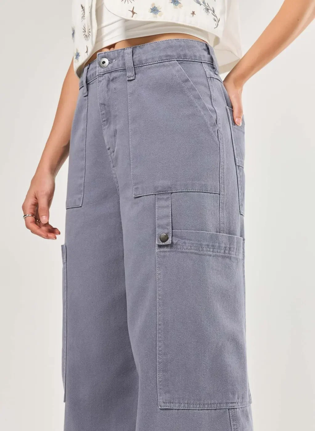 Calça Cargo Em Sarja