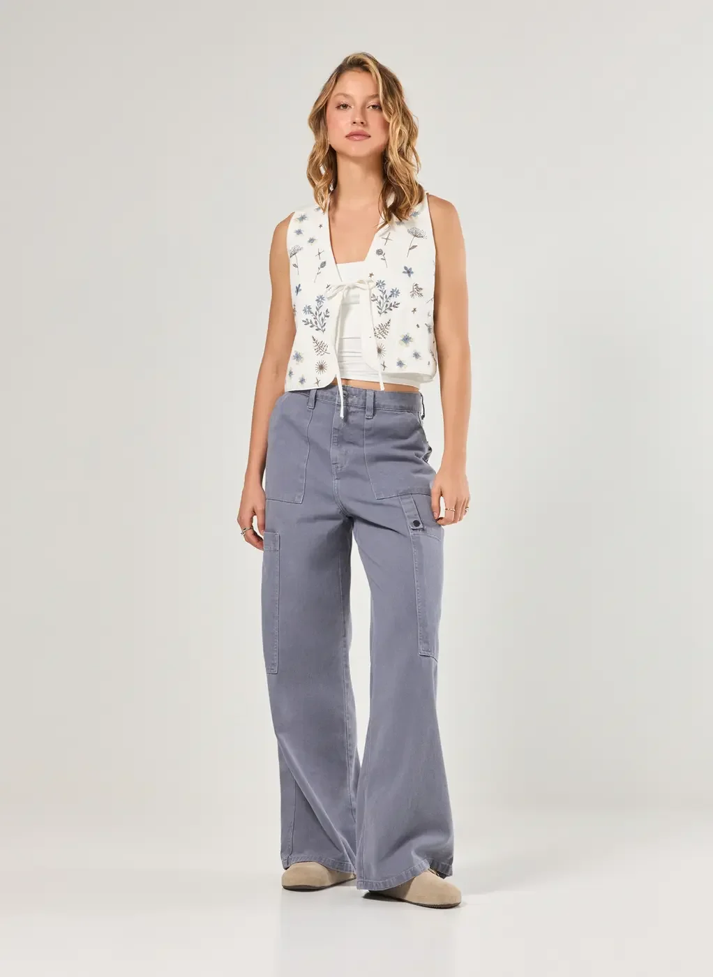 Calça Cargo Em Sarja