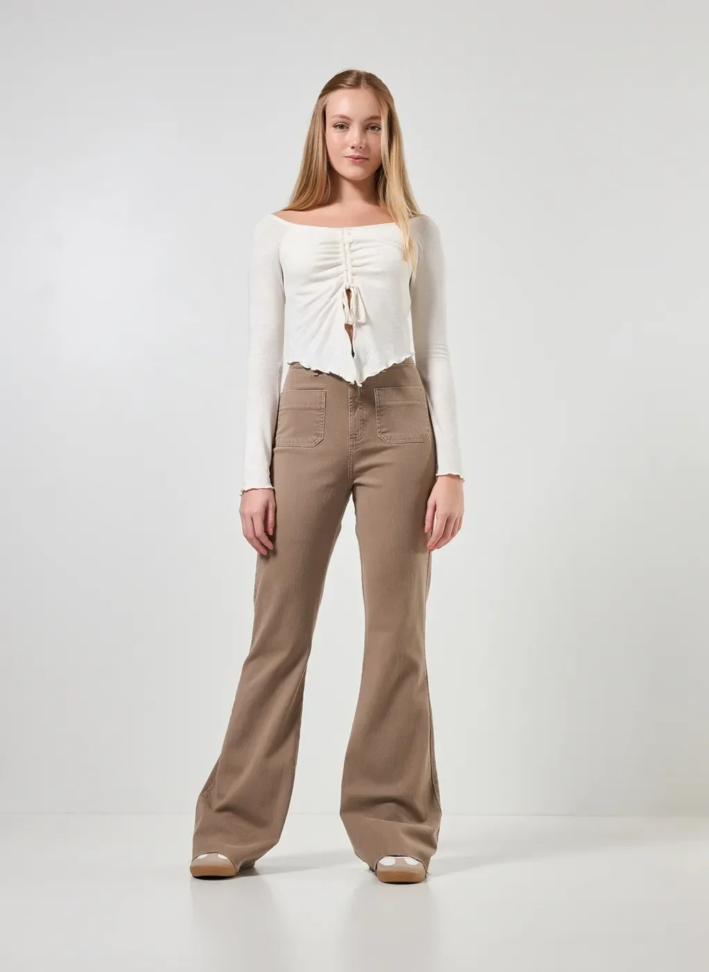 Calça Flare Sarja Com Bolsos