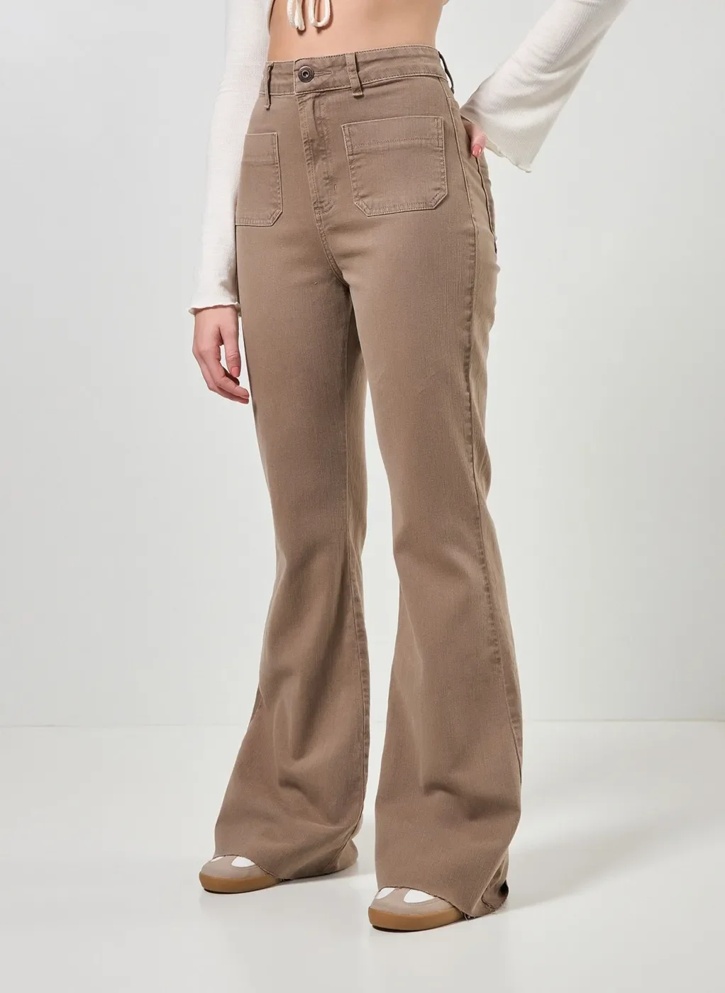 Calça Flare Sarja Com Bolsos