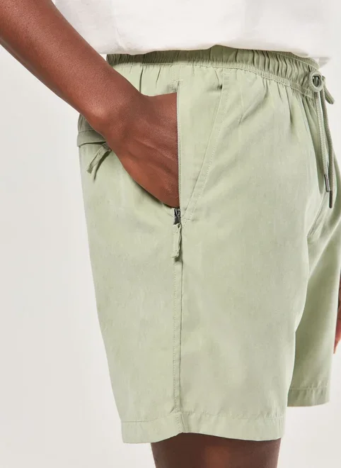 Bermuda Em Tecido Estonado